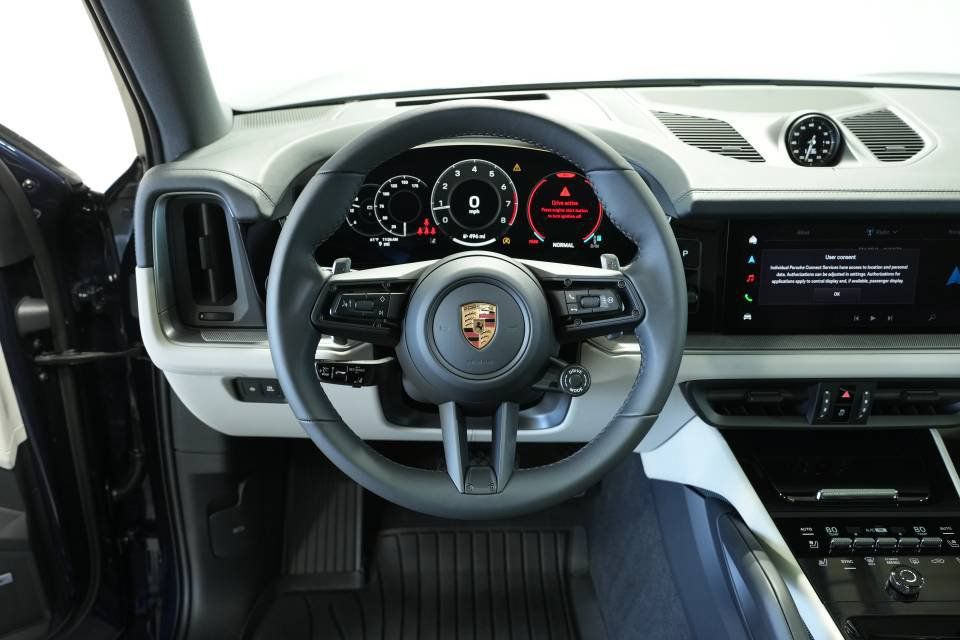 Certified 2026 Porsche Cayenne AWD/4WD image 13