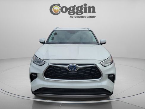 Used 2024 Toyota Highlander Platinum image 6