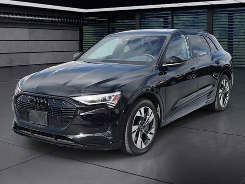 Used 2023 Audi e-tron Premium w/ Convenience Plus Package image 1