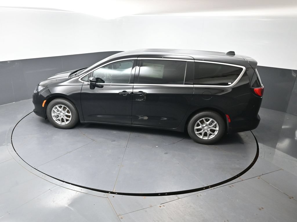 New 2027 Chrysler Pacifica LX FWD image 33