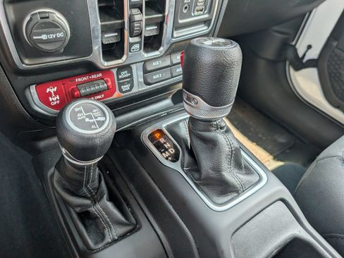 Used 2024 Jeep Wrangler Unlimited Rubicon 4xe AWD/4WD image 13