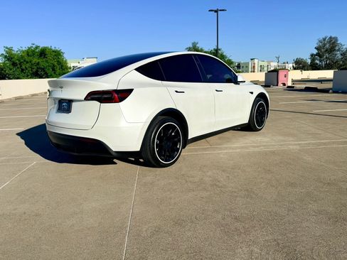Used 2023 Tesla Model Y Long Range AWD/4WD image 6