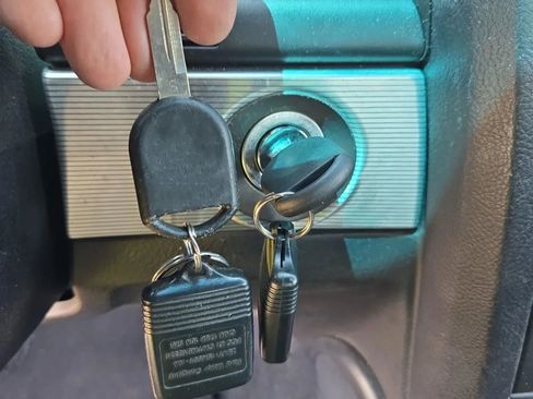 Used 2004 Ford Thunderbird image 55