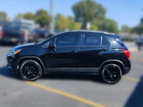 Used 2022 Chevrolet Trax LT w/ Midnight Edition image 4