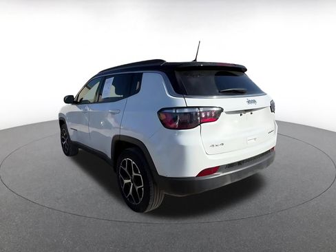 Used 2025 Jeep Compass Limited image 11