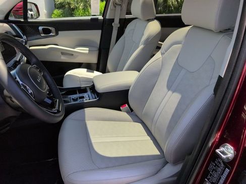 Certified 2025 Kia Sorento S w/ Panoramic Sunroof Package FWD image 15