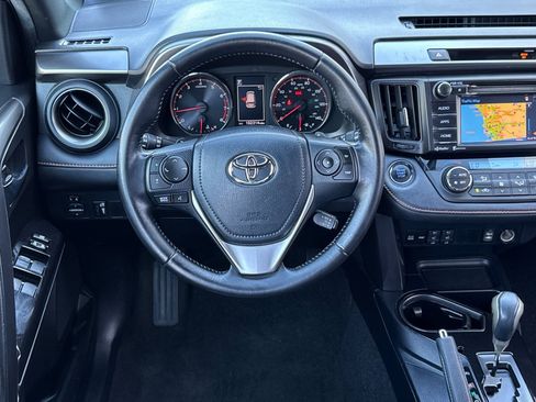 Used 2016 Toyota RAV4 SE image 14