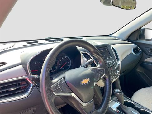 Used 2021 Chevrolet Equinox LS w/ LS Convenience Package image 9