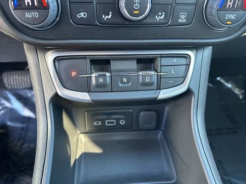 Used 2024 GMC Terrain SLT image 29