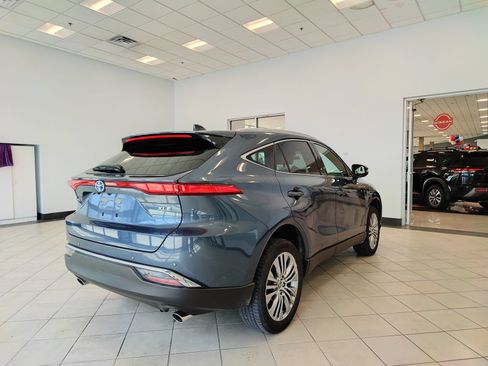 Used 2023 Toyota Venza XLE AWD/4WD image 3