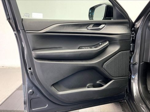 New 2025 Jeep Grand Cherokee L Altitude image 12