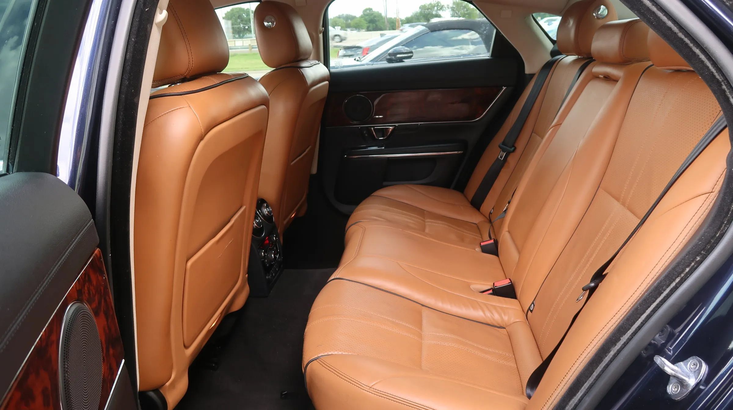 Used 2016 Jaguar XJ R-Sport RWD image 19