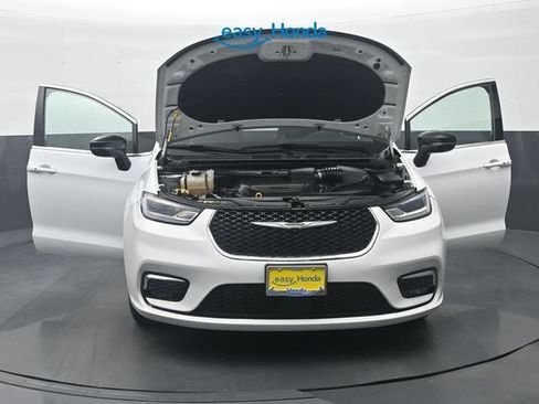 Used 2025 Chrysler Pacifica Select FWD image 36