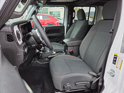 Used 2025 Jeep Wrangler Unlimited Sahara w/ Safety Group AWD/4WD image 15