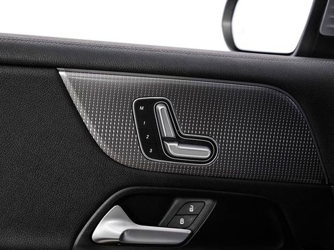 Used 2023 Mercedes-Benz EQB 250+ image 44