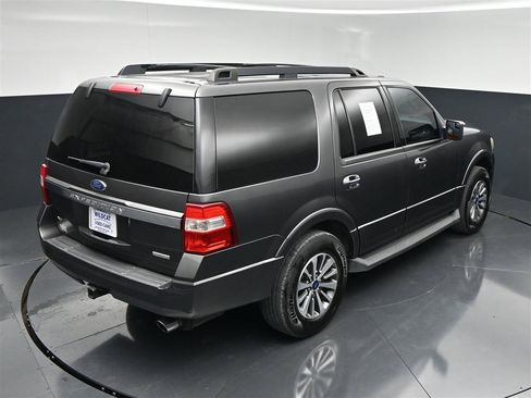 Used 2016 Ford Expedition XLT w/ Equipment Group 202A RWD image 24