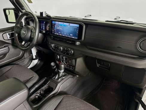 Used 2024 Jeep Gladiator Mojave w/ Convenience Group image 29