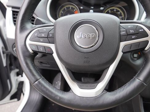 Used 2017 Jeep Cherokee Limited image 17