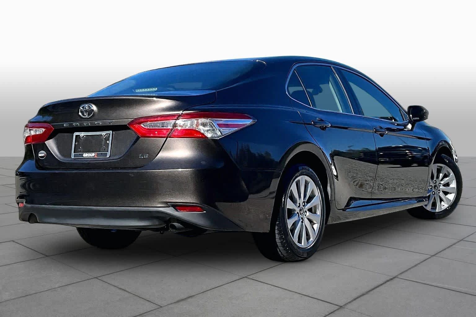 Used 2018 Toyota Camry LE FWD image 13