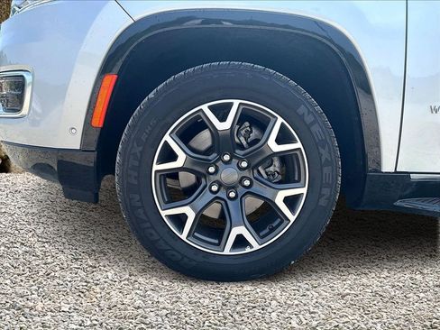 Used 2024 Jeep Wagoneer Series III image 9