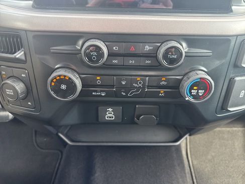 Used 2025 Ford F150 XLT image 39