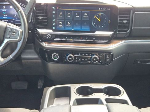 Used 2022 Chevrolet Silverado 1500 LT RWD image 17