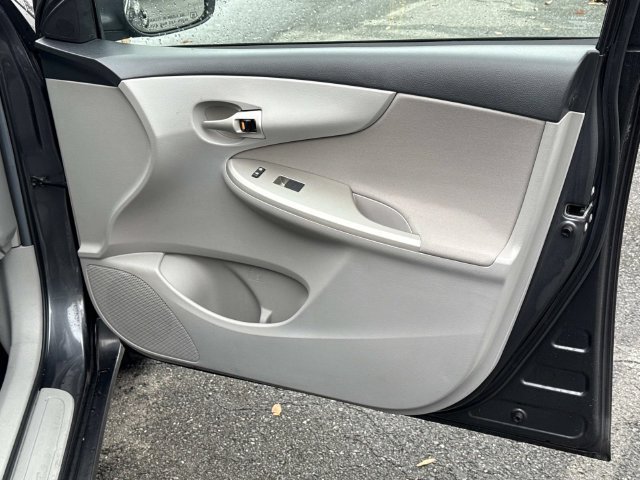 Used 2013 Toyota Corolla LE FWD image 8