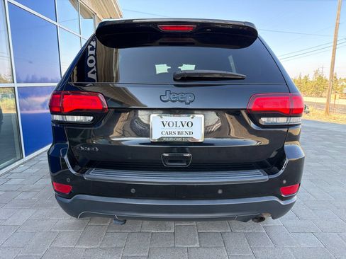 Used 2019 Jeep Grand Cherokee Laredo AWD/4WD image 6