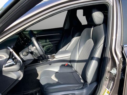 Certified 2023 Toyota Camry SE w/ Convenience Package image 7