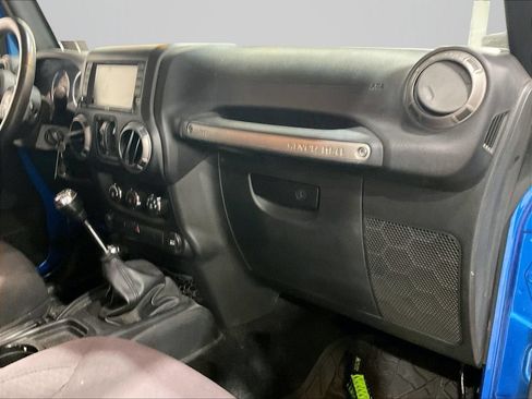 Used 2015 Jeep Wrangler Unlimited Sport w/ Power Convenience Group AWD/4WD image 17