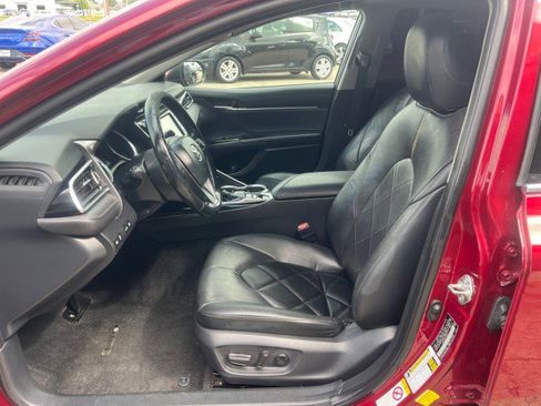 Used 2018 Toyota Camry XLE image 14