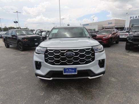 Certified 2025 Ford Explorer Platinum w/ Ultimate Package RWD image 5