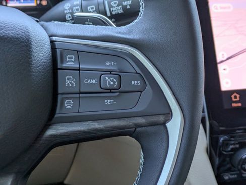 New 2025 Jeep Grand Cherokee Limited w/ Luxury Tech Group II image 27