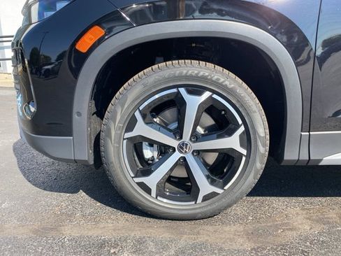 New 2025 Volkswagen Tiguan SE AWD/4WD image 19