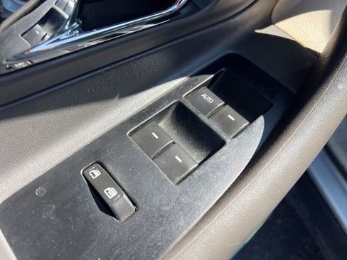 Used 2011 Ford Taurus SE image 23