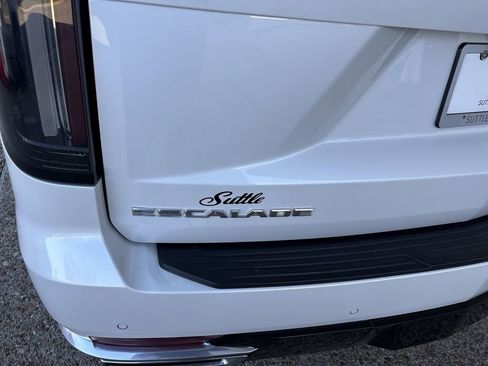 Certified 2022 Cadillac Escalade Premium Luxury image 33