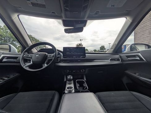 Used 2025 Mitsubishi Outlander SE AWD/4WD image 26