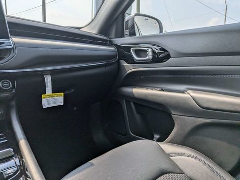 New 2026 Jeep Compass Latitude AWD/4WD image 17