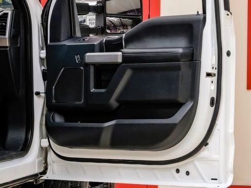 Used 2022 Ford F250 Platinum w/ FX4 Off-Road Package image 43