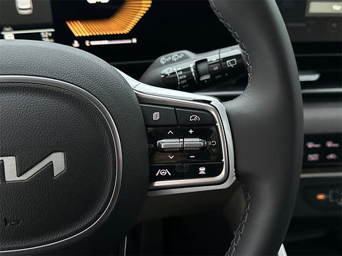 New 2026 Kia Carnival EX image 24