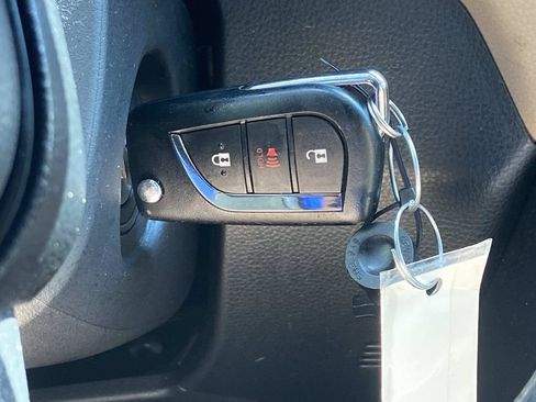 Used 2025 Toyota RAV4 LE AWD/4WD image 33