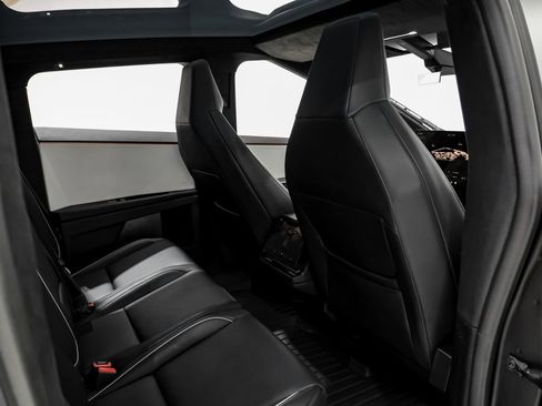 Used 2024 Tesla Cybertruck AWD Crew Cab image 38