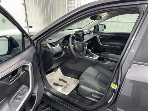 Used 2022 Toyota RAV4 LE image 16