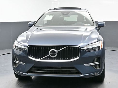Used 2022 Volvo XC60 B5 Momentum w/ Climate Package image 5