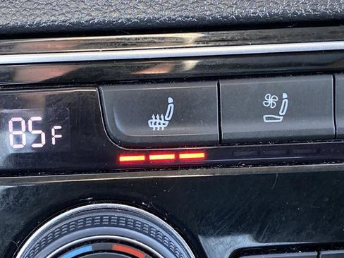 Used 2019 Volkswagen Atlas SEL Premium image 8