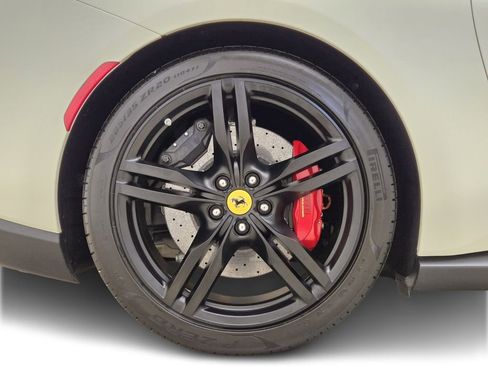 Used 2020 Ferrari Portofino image 7
