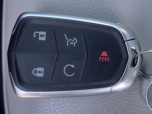 Used 2023 Cadillac XT4 Luxury w/ Cold Weather Package image 21