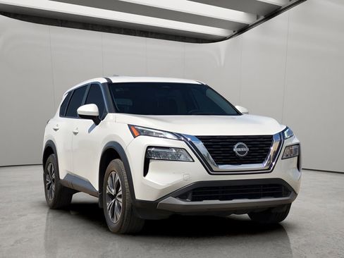 Used 2023 Nissan Rogue SV image 6