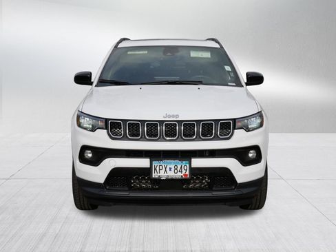 Used 2023 Jeep Compass Latitude w/ Sun and Sound Group AWD/4WD image 2
