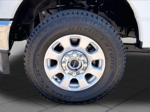 Used 2024 Ford F250 XLT w/ FX4 Off-Road Package AWD/4WD image 10